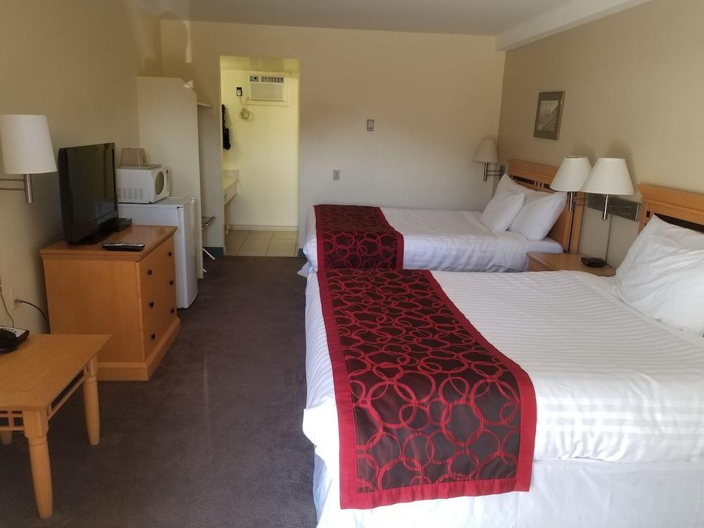 Canada'S Best Value Desert Inn & Suites Кэш-Крик Экстерьер фото