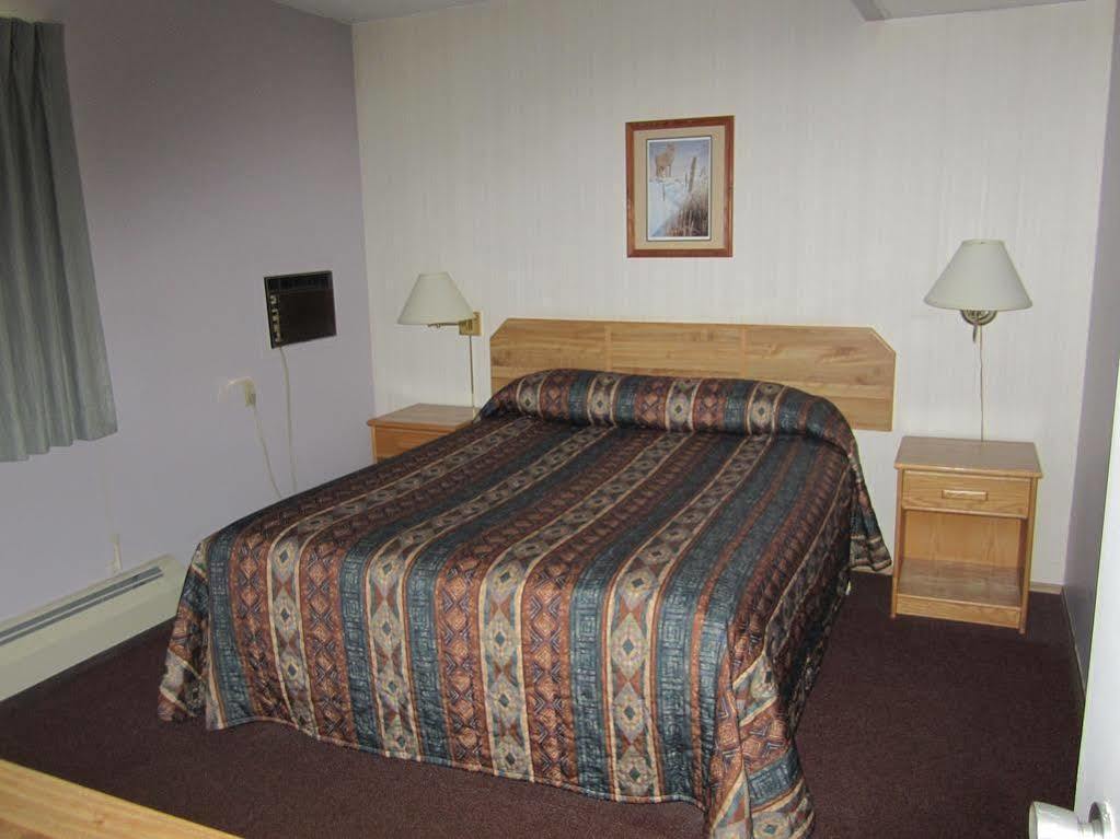 Canada'S Best Value Desert Inn & Suites Кэш-Крик Экстерьер фото