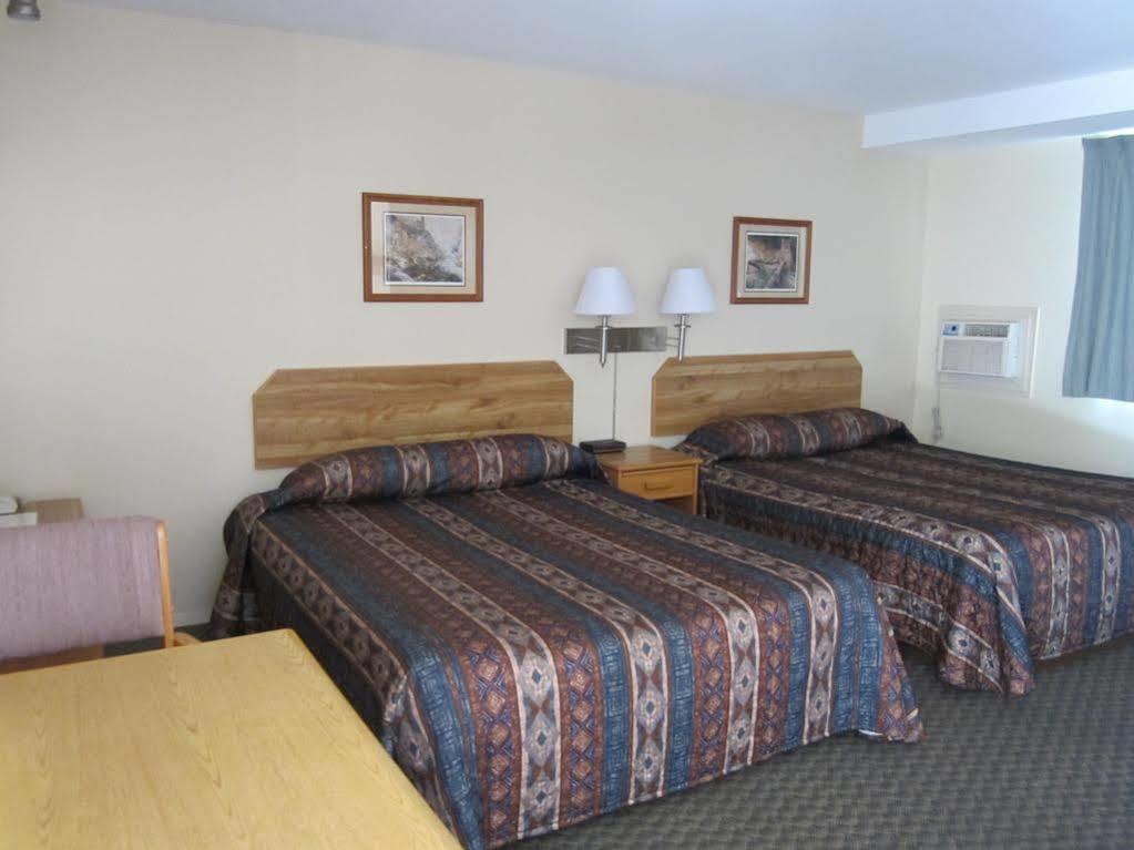 Canada'S Best Value Desert Inn & Suites Кэш-Крик Экстерьер фото
